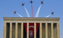 Türk Yıldızları'ndan Anıtkabir semalarında saygı uçuşu: Eşsiz görüntüler ortaya çıktı...