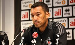 Van Bronckhorst'tan iki ismin transferiyle ilgili açıklama