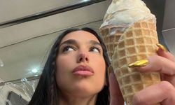 Dua Lipa'dan sonra meşhur olacak gibi! Dondurmanın üzerine döküp yediği viral oldu