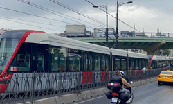 Son dakika! Binanın yıkılma tehlikesi nedeniyle İstanbul'da tramvay seferleri durduruldu