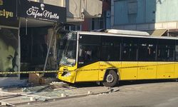 Pendik'te İETT otobüsü iş yerine girdi: 6 yaralı