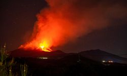 Etna Yanardağı’nda korkutan patlama: Lavların yüksekliği 1.5 kilometreye ulaştı