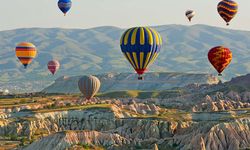 Kapadokya'da gökyüzü boş kaldı: Figürlü balonların uçuşuna rüzgar engeli