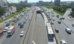 İstanbul'da metrobüs hattındaki 'Beyaz Yol' çalışmasına ara verildi