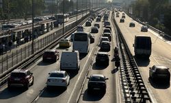 Okul saatleri normale döndü, İstanbul trafiği keşmekeşin içine düştü: Kademeli mesai saati uygulamasına neden geçilmiyor