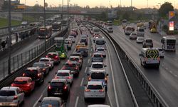 İstanbul'da hem pazartesi hem yağış çilesi: Trafik yoğunluğu yüzde 90'a dayandı