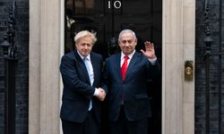 İngiltere’nin eski Başbakanı Johnson: Netanyahu’nun kullandığı banyomda dinleme cihazı bulundu