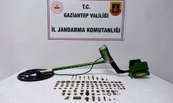 Jandarmadan kaçakçılara suçüstü! Çantasından tarihi eser fışkırdı