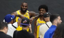 NBA tarihinde bir ilk yaşandı! LeBron James ve Bronny James Jr. aynı sahada