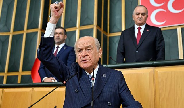 Bahçeli'nin Basın Danışmanı Yıldıray Çiçek yazdı: Devlet Bahçeli elini zamanında uzatır, yumruğunu da zamanında sıkar