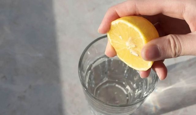 Faydalı sanıyorduk ama zararı büyükmüş. Güne limonlu su ile başlayanlar bu haber size