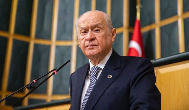 MHP lideri Bahçeli'den tokalaşma yanıtı: Uzattığım el milli birlik mesajıdır