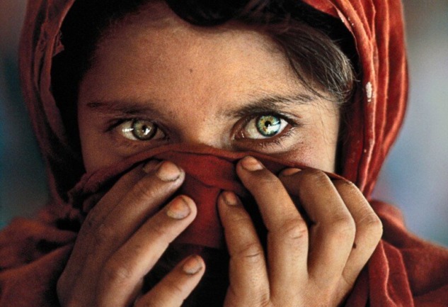 Steve Mccurry Sharbat Gula Nasir Bagh Refugee Camp Peshawar Pakistan 400X600@2X 633X433