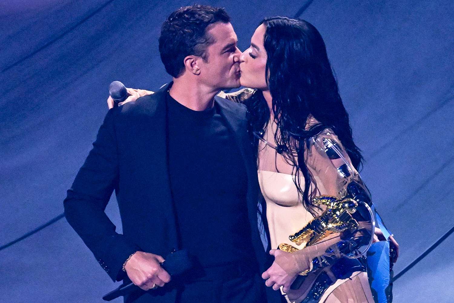 Orlando Bloom Katy Perry V M As Kiss 091124 A31F2106Ef104Aac8A6B0B8Fc3D6F1C5